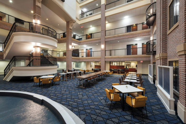 Sport & Beauty, Courtyard by Marriott Wichita At Old Town, Sedgwick