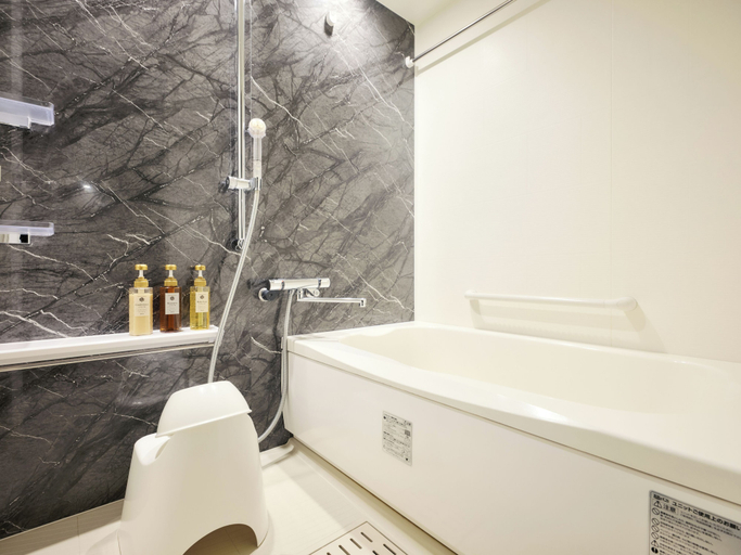 Bathroom 18