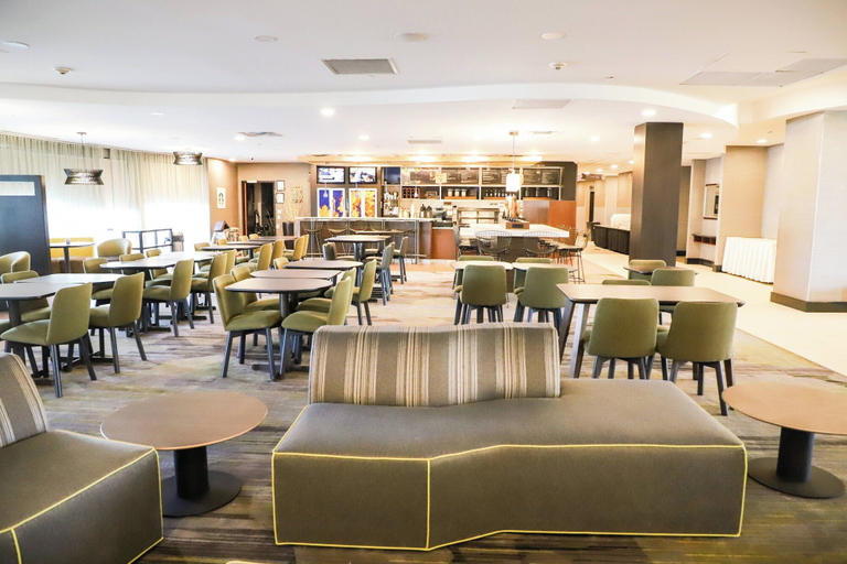 Food & Drinks 5, Courtyard by Marriott Toronto Brampton, Peel