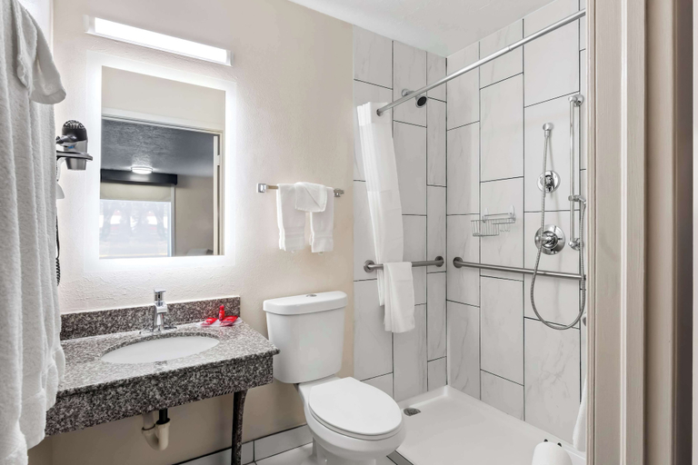 Bathroom 4, SureStay Hotel by Best Western Duncan, Stephens