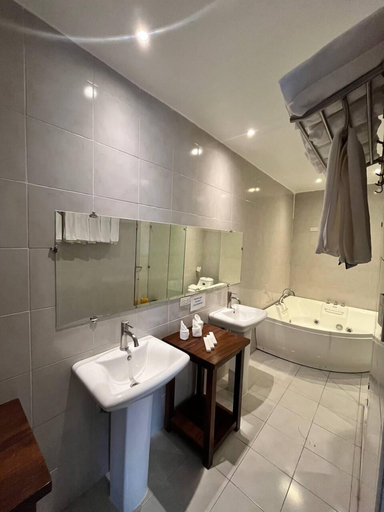 Bathroom 2