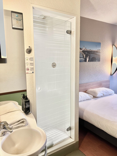 Bedroom 3, ibis budget Cosne-sur-Loire, Nièvre
