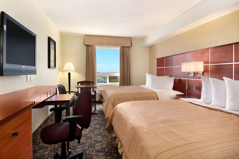 Bedroom 3, Days Inn by Wyndham Grande Prairie, Division No. 19