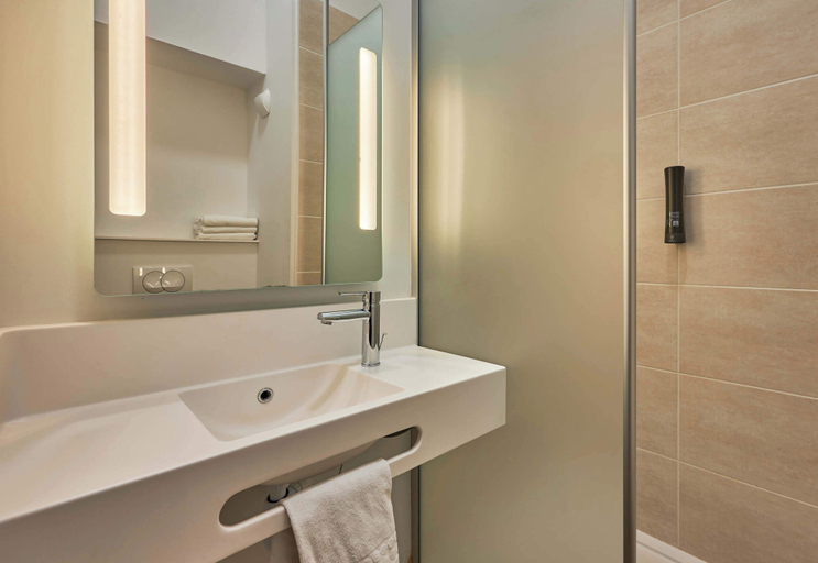 Bathroom 10