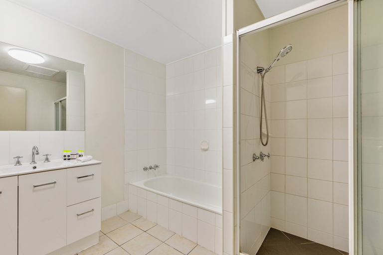 Bathroom 3, Rockhampton Riverside Central Hotel, Rockhampton