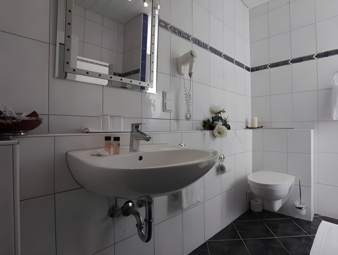 Bathroom 10