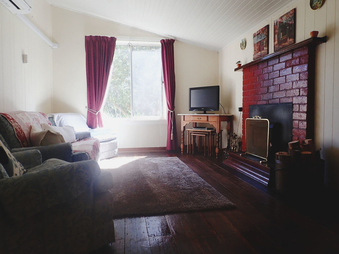Others 3, Glenbrook House and Cottage, Central Coast - Pt A