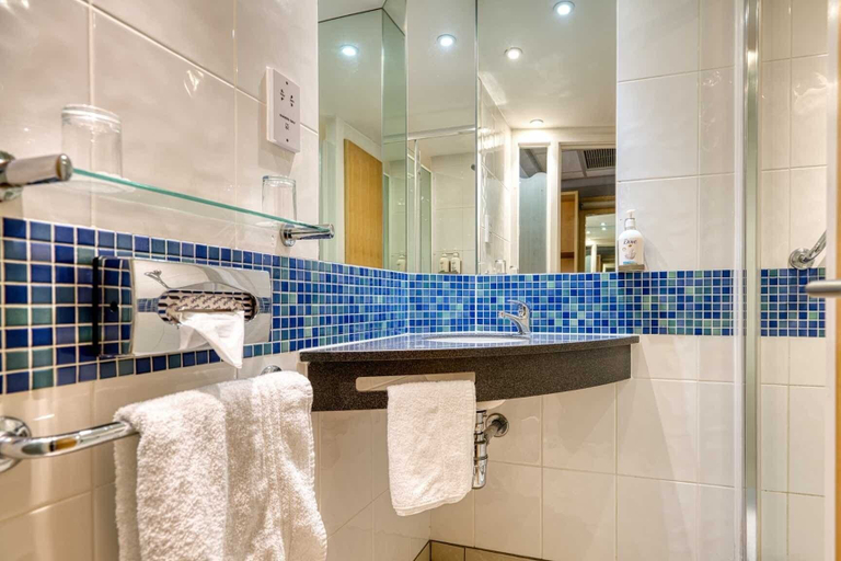 Bathroom 5, Holiday Inn Express HULL CITY CENTRE by IHG, Kingston upon Hull