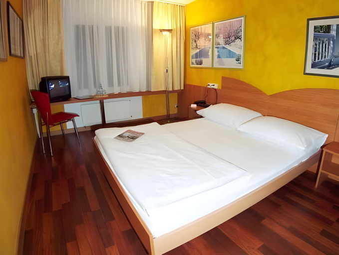 Bedroom 13
