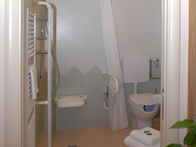 Bathroom 10