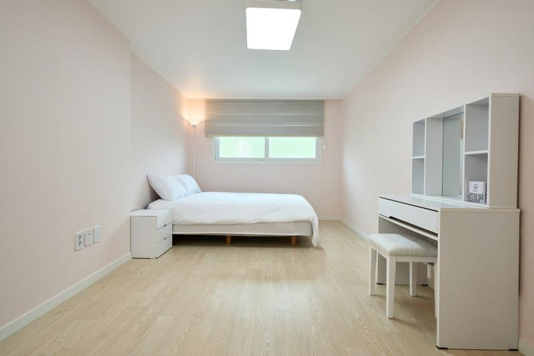 Bedroom 3, Gapyeong Riverheim Pension & Resort, Gapyeong