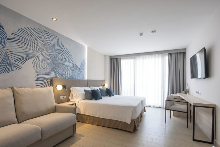 Bedroom 3, AR Diamante Beach Spa & Convention Center, Alicante