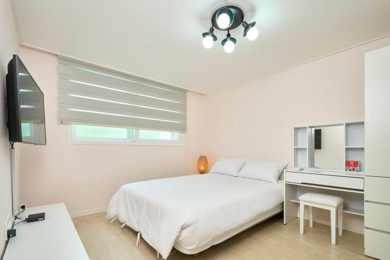 Bedroom 2, Gapyeong Riverheim Pension & Resort, Gapyeong