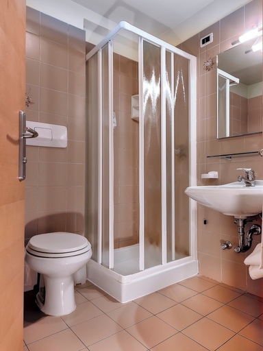 Bathroom 4, Hotel Alaska, Trento