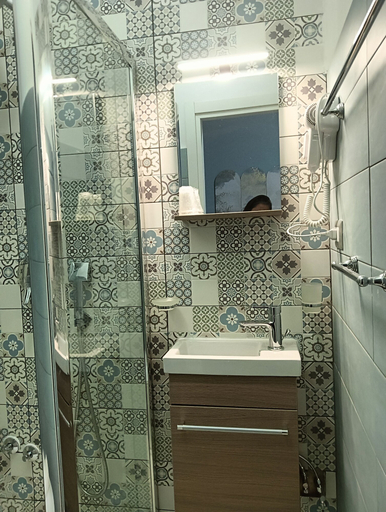 Bathroom 5, Pèpè bed and breakfast, Napoli