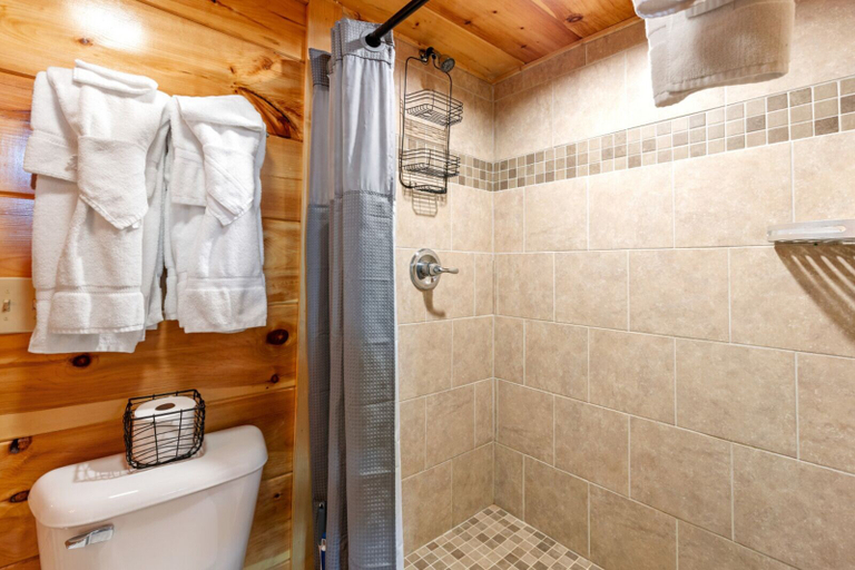 Bathroom 4, Heavenly Heights by Ghosal Luxury Lodging, Sevier