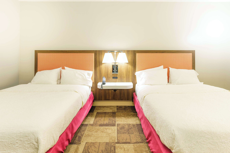 Bedroom 4, Hampton Inn Garden City, Finney