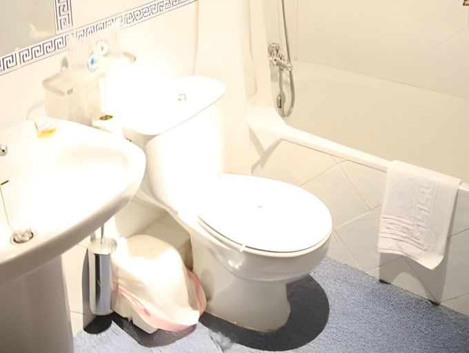 Bathroom 13