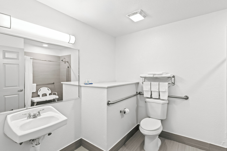 Bathroom 4, Quality Inn Bastrop, Bastrop