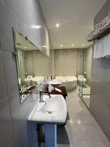 Bathroom 4