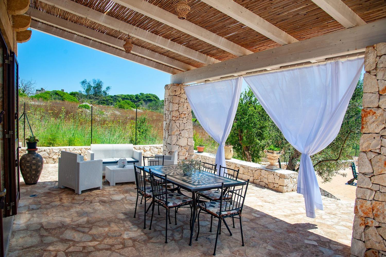 Others 5, Villa Luce, Lecce