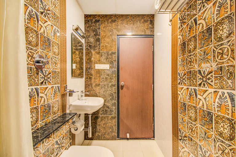 Bathroom 4, Fabhotel Corporate Crown, Bangalore