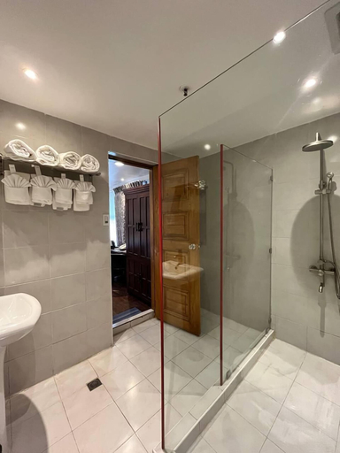 Bathroom 4