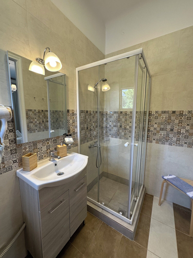 Bathroom 5, IRIS' Garden Rooms, Peloponnese