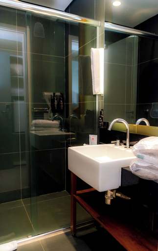 Bathroom 5, Golden Tower Shopping by Fênix Hotéis, Pouso Alegre