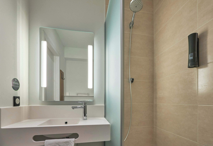 Bathroom 11