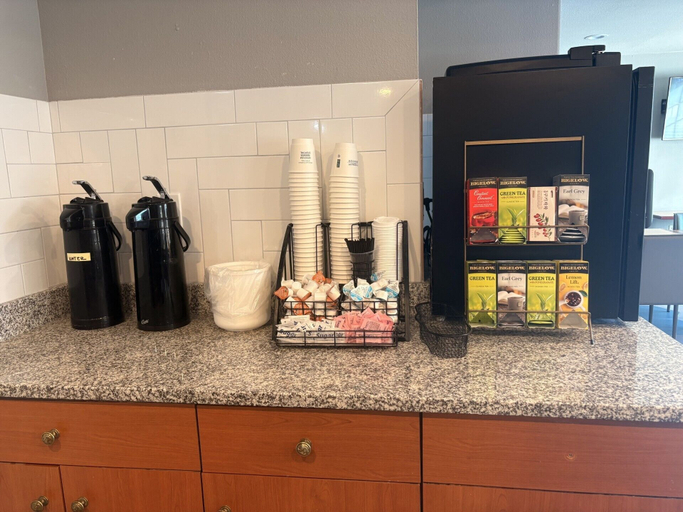 Food & Drinks 5, Microtel Inn & Suites by Wyndham Denver Airport, Denver