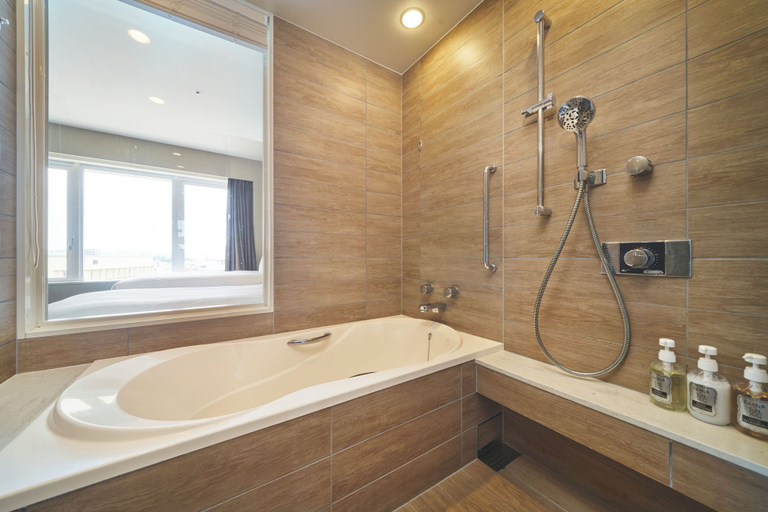 Bathroom 5, Rihga Royal Gran Okinawa, Naha