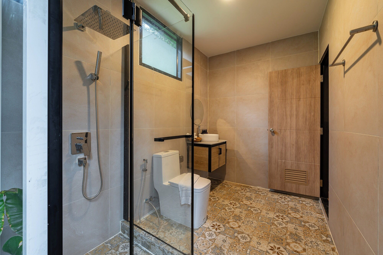 Bathroom 8