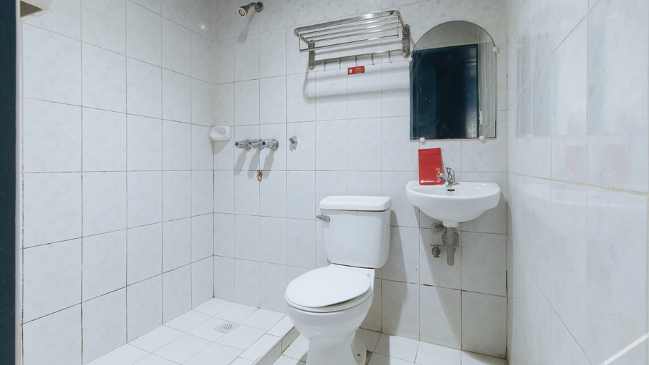 Bathroom, Reddoorz @ Riches Holiday Hotel Avenida, Manila City