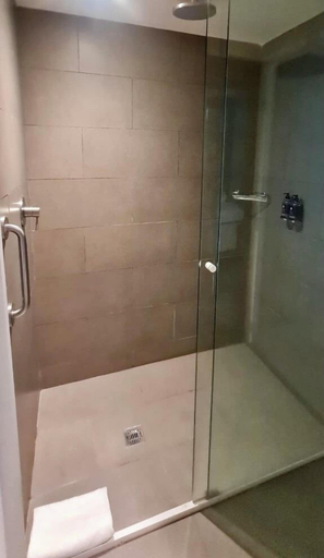 Bathroom 4, Fiesta Inn Express Ciudad de México Forum Buenavista, Mexico City