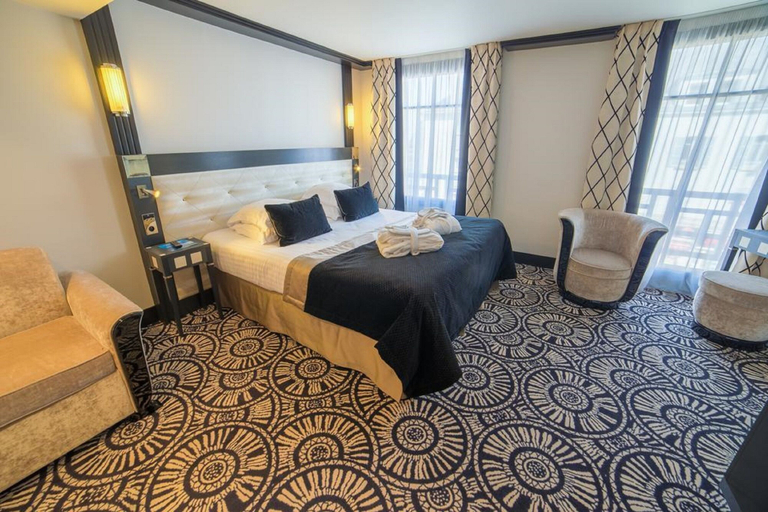 Bedroom 2, Hotel Jehan de Beauce, Eure-et-Loir