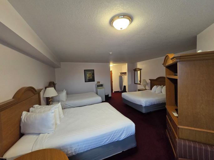 Bedroom 3, Travelodge by Wyndham Port Elgin, Bruce