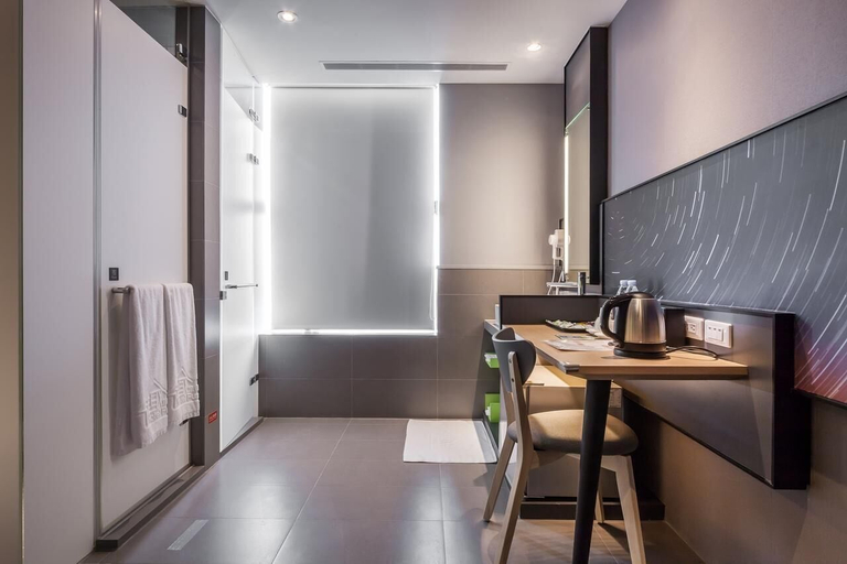 Others 5, Walker-Taoyuan, Taoyuan
