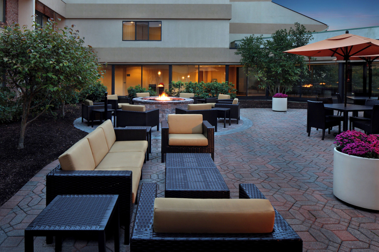 Food & Drinks 5, Courtyard by Marriott Hartford Cromwell, Middlesex