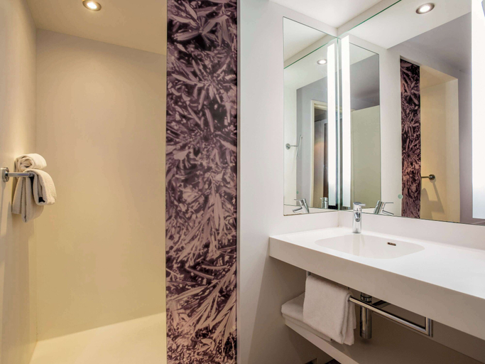 Bathroom 15