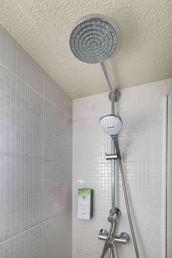 Bathroom 4, Campanile Taverny, Val-d'Oise