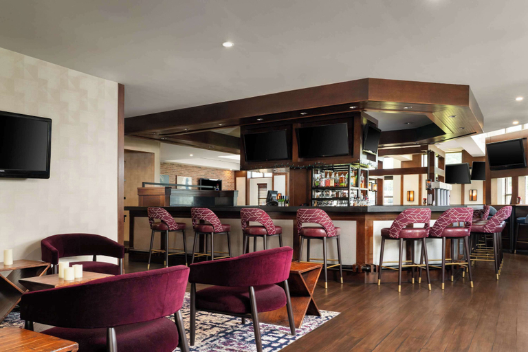 Food & Drinks 5, DoubleTree by Hilton Hartford - Bradley Airport, Hartford
