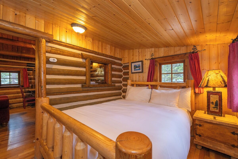 Bedroom 3, Storm Mountain Lodge Cabins & Dining, Division No. 15
