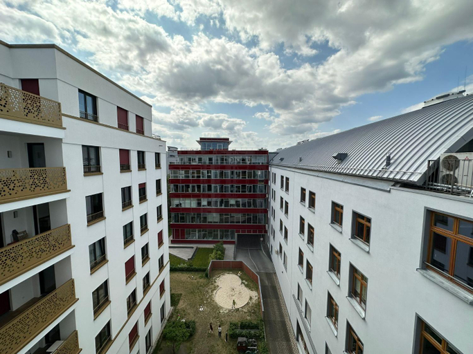 Others 4, EITHER Private 2B2B OR Shared 1B1B, Luxury, Bright, Spacious, Berlin
