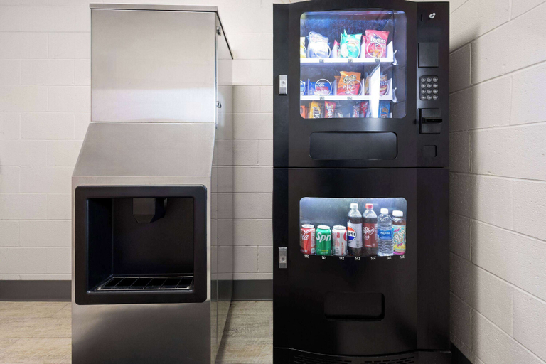 Food & Drinks 5, Super 8 by Wyndham Hazleton, Luzerne