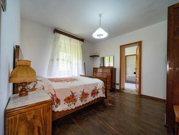 Room 2, Holiday Home in Tuscany With Scenic Views, Lucca