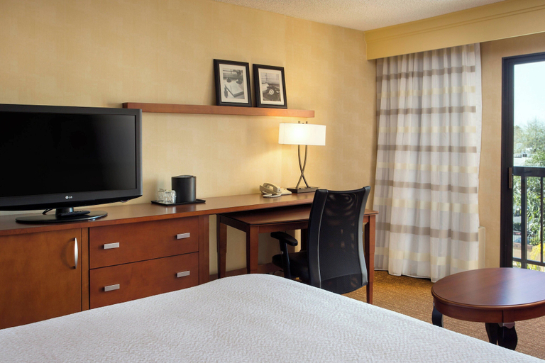Bedroom 3, Courtyard by Marriott Costa Mesa South Coast Metro, Orange