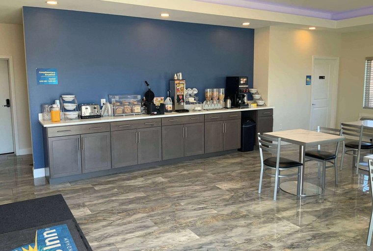 Food & Drinks 5, Days Inn by Wyndham Troy IL, Madison