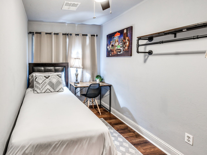 Bedroom 3, The House of Cards, Oklahoma