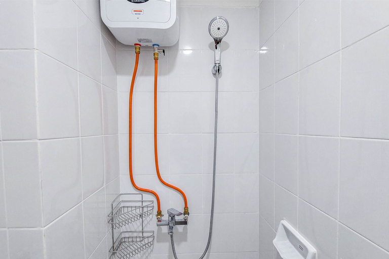 Bathroom 5, Best Deal Studio at Sentraland Medan Apartment By Travelio, Medan